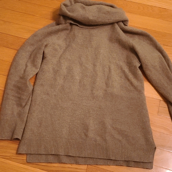 L.L.Bean Cashmere Turtlneck - Picture 5 of 7